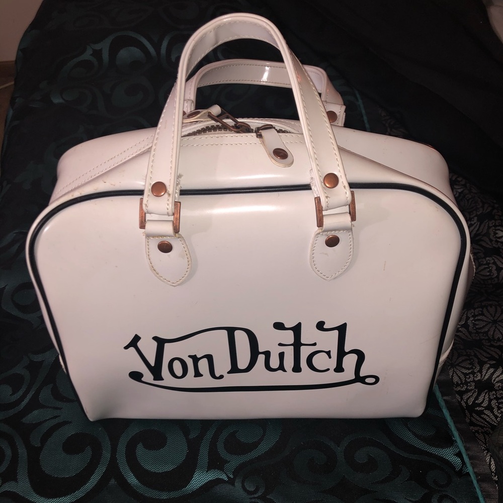 Von Dutch white and black bowling bag